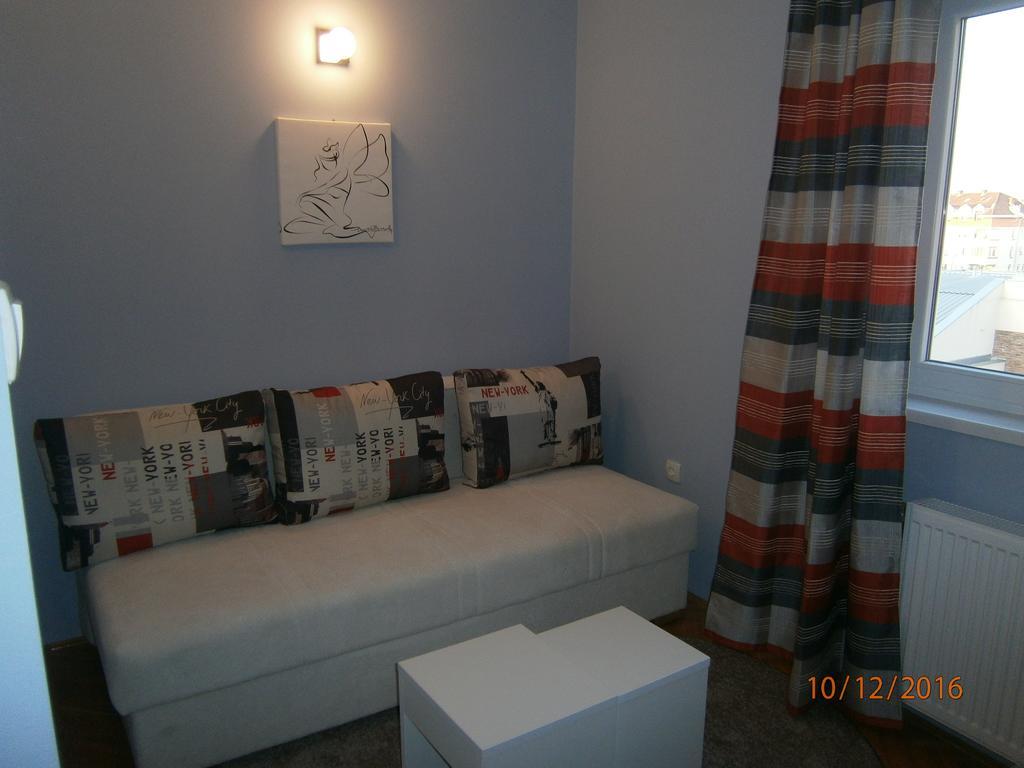 Apartment Azzuro Novi Sad Bagian luar foto