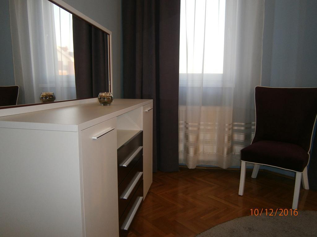 Apartment Azzuro Novi Sad Bagian luar foto