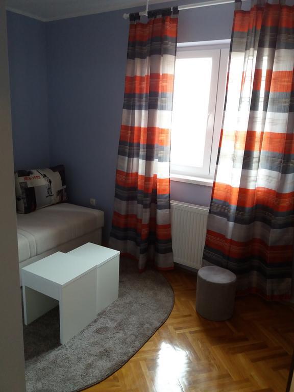 Apartment Azzuro Novi Sad Bagian luar foto