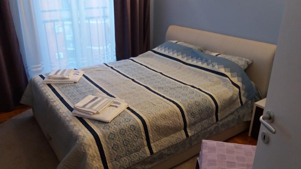 Apartment Azzuro Novi Sad Bagian luar foto